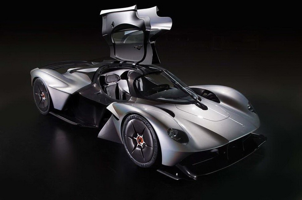 На фото: трековый Aston Martin Valkyrie AMR Pro