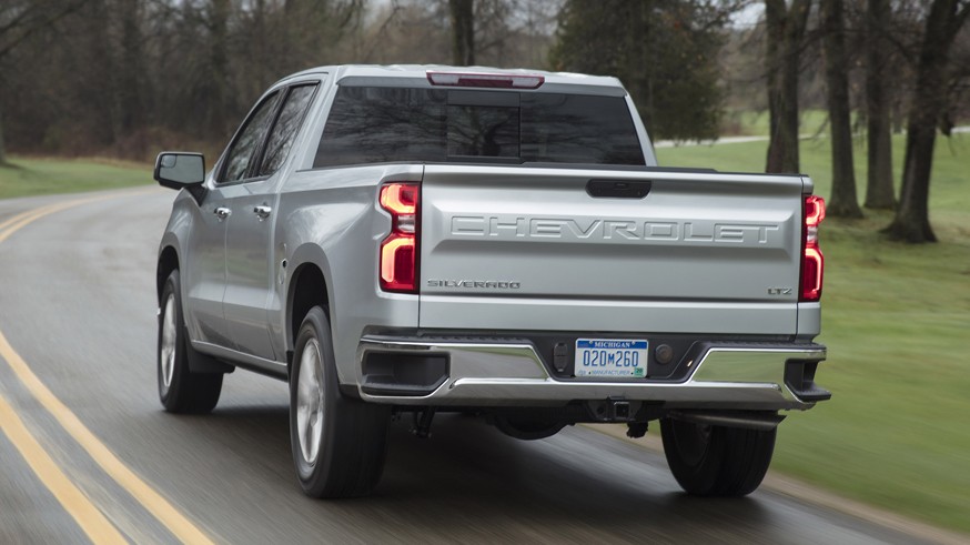 Chevrolet дразнит новым видео: у Silverado EV будет большая стеклянная крыша