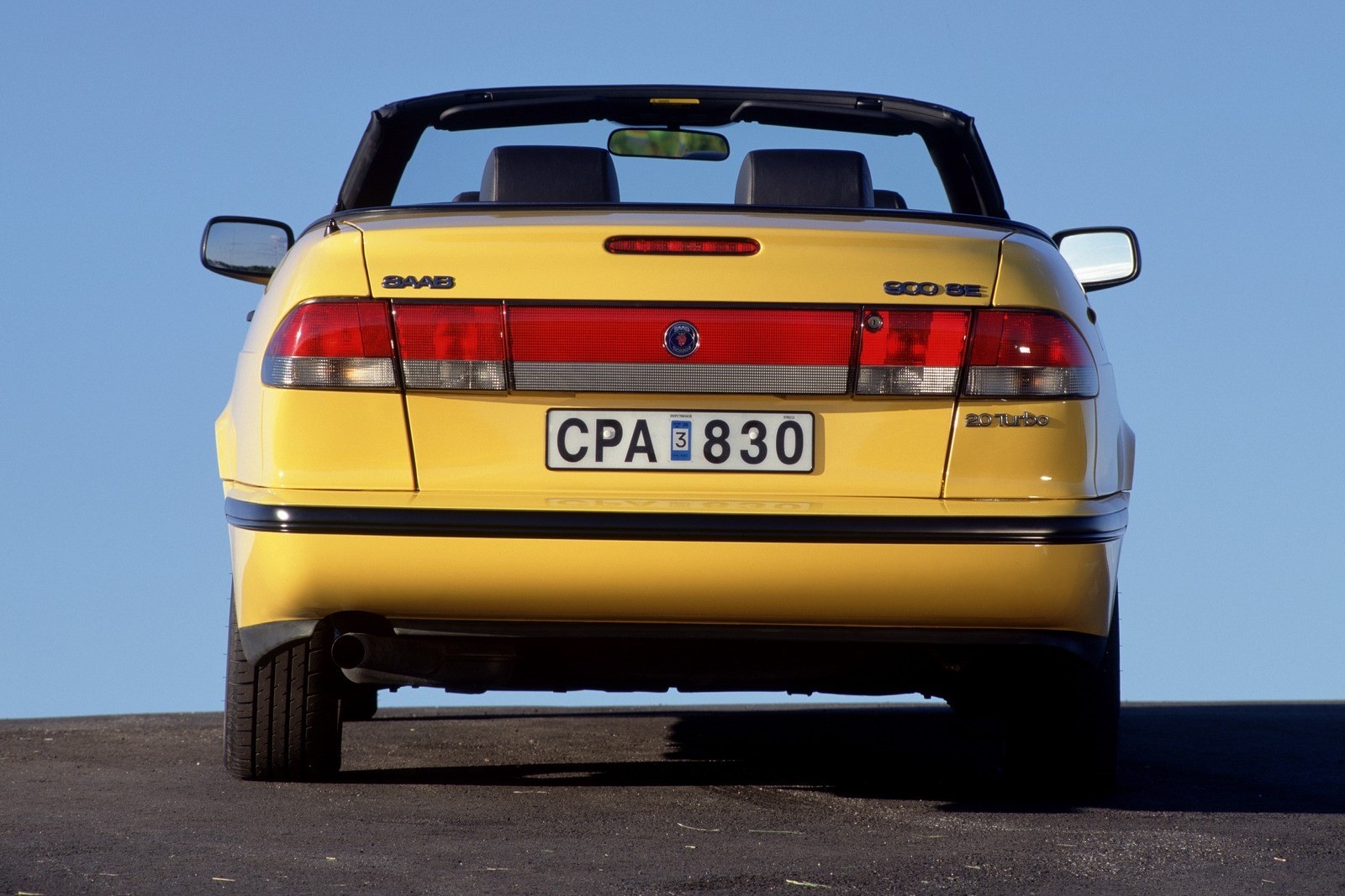 Saab 900 SE Turbo Convertible '1994–98 жёлтый сзади