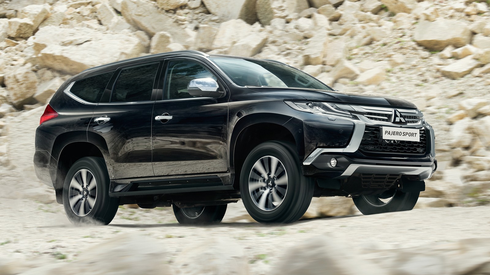 Заявленный расход Pajero Sport в смешанном цикле с дизельным мотором - 7.4 литра на МКП, 8 литров - на