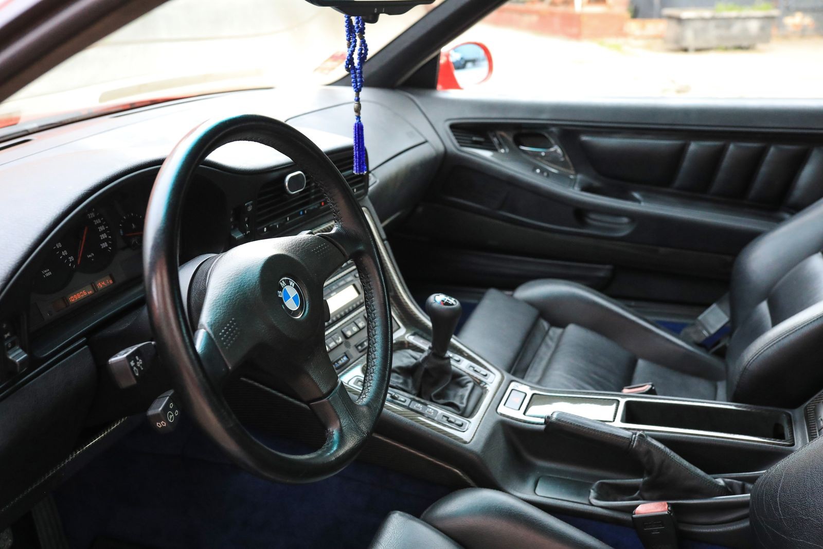 V12, подруливающая задняя ось и полмашины запчастей: опыт владения BMW 850 CSi