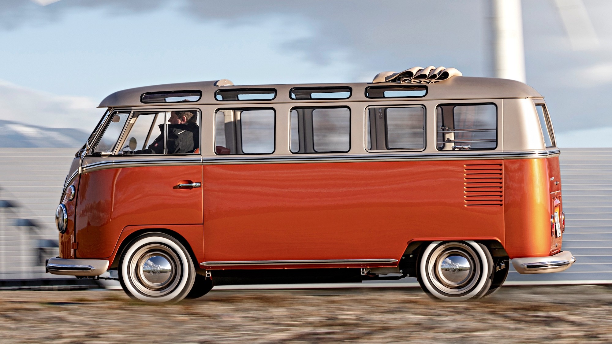 VW возродил выпуск классического микроавтобуса Т1 и назвал его e-Bulli