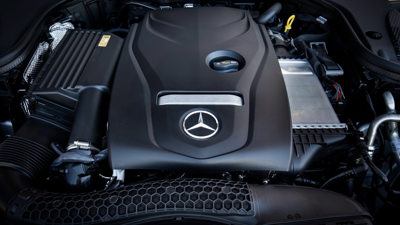 mercedes-benz_e_220_d_amg_line_4