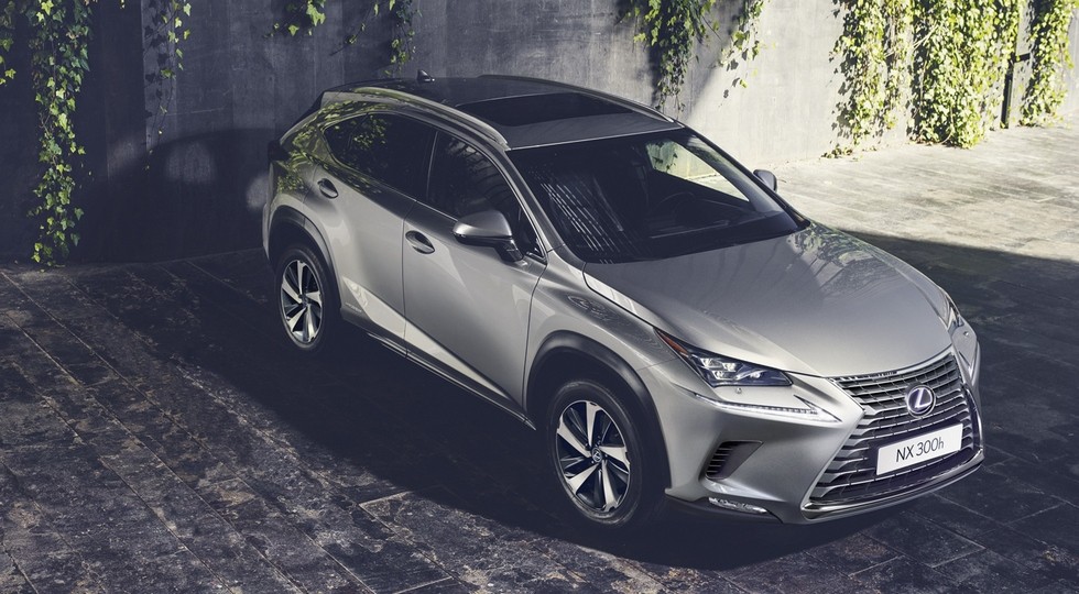 На фото: обновленный Lexus NX