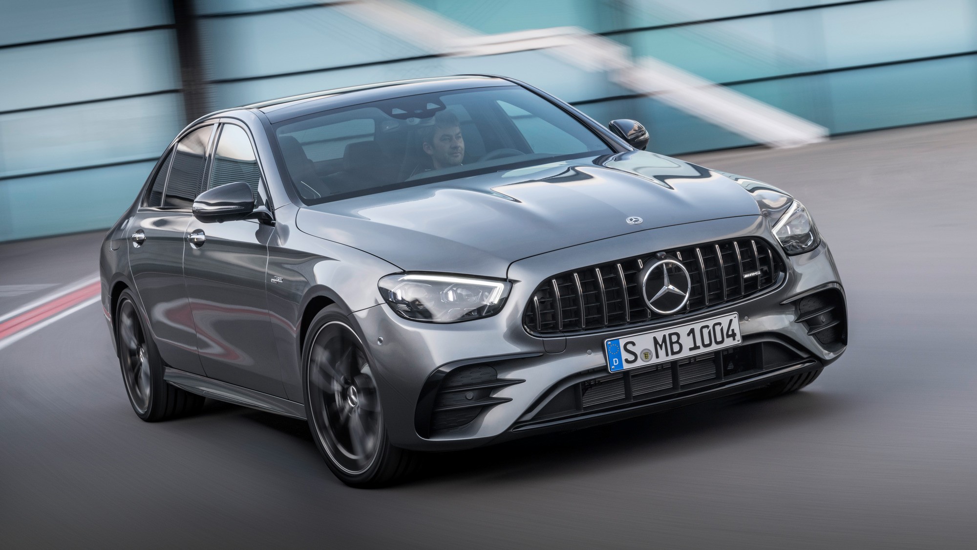 Обновлённый Mercedes-Benz E-Class: руль-краб и фонари-пунктиры