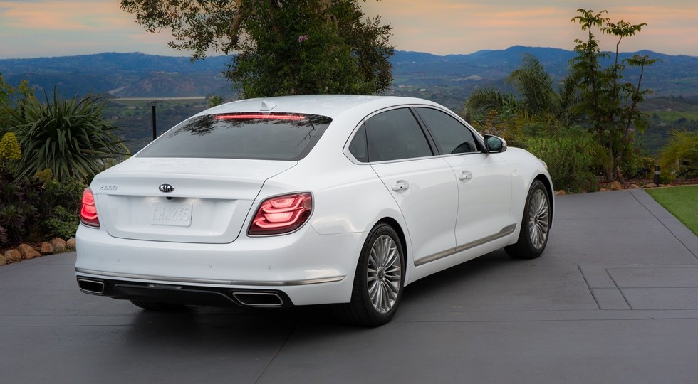 На фото: новый Kia K900 для США