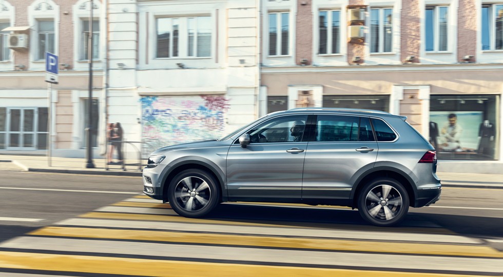 Volkswagen_Tiguan_(2)