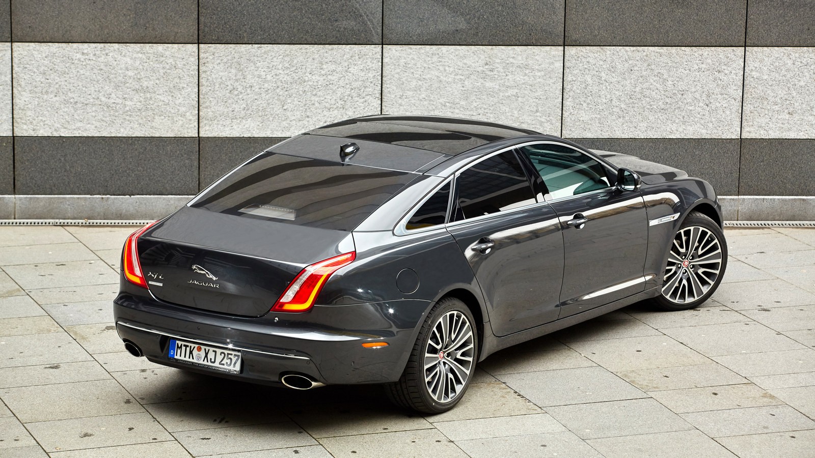 Jaguar XJ
