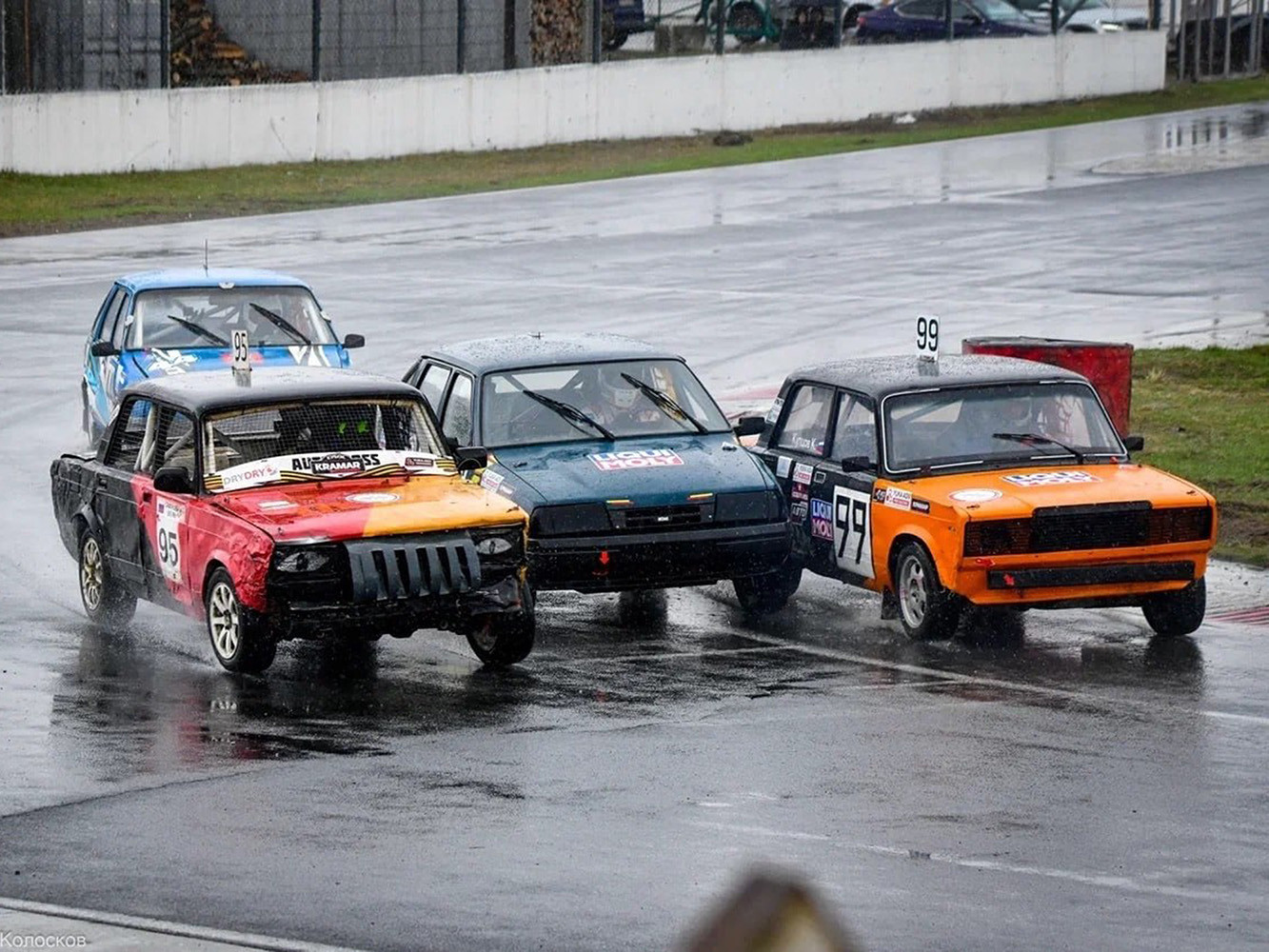 Холод и дождь: в Мячково прошло яркое открытие сезона, несмотря на непростые условия