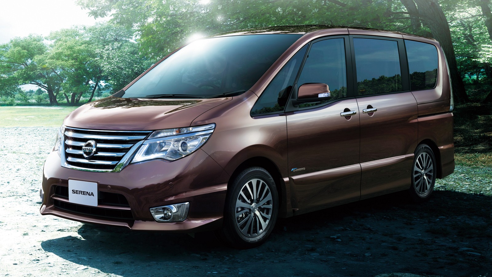 На фото: Nissan Serena