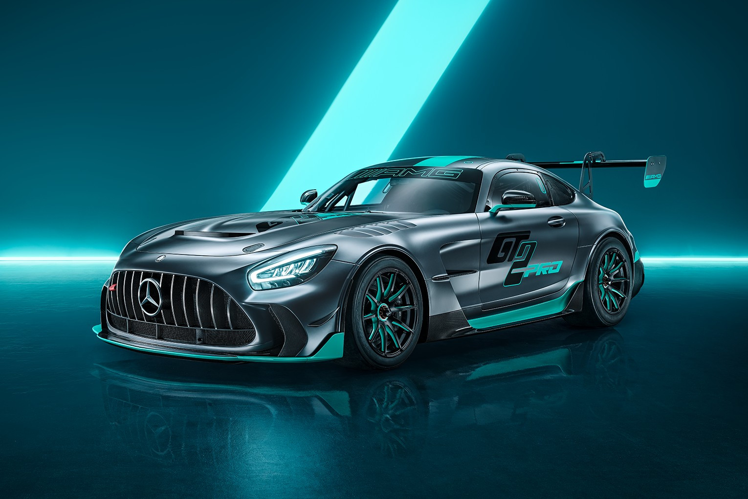 Mercedes-AMG GT2 Pro: трековое купе с «волшебной» кнопкой, увеличивающей  мощность - КОЛЕСА.ру – автомобильный журнал