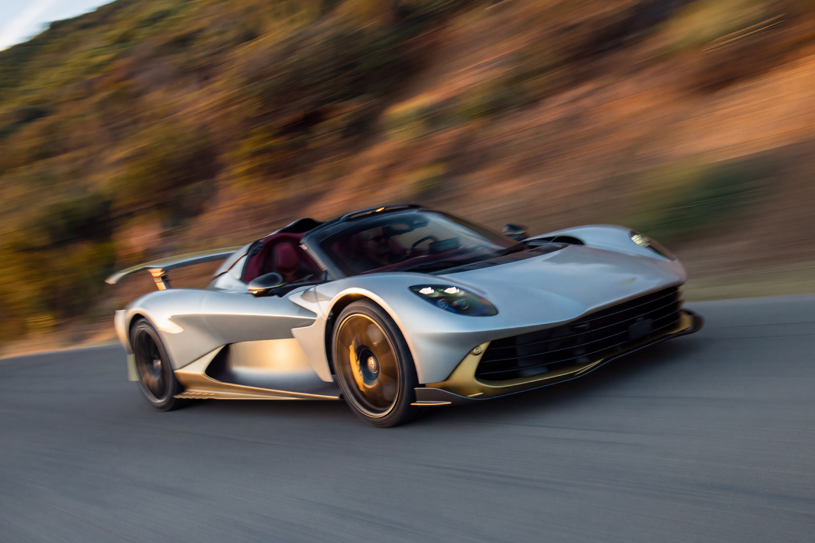 У суперкара Aston Martin Valhalla появилась версия с открытым верхом