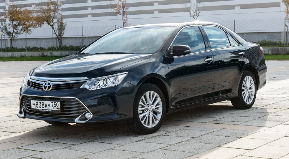 На фото: Toyota Camry