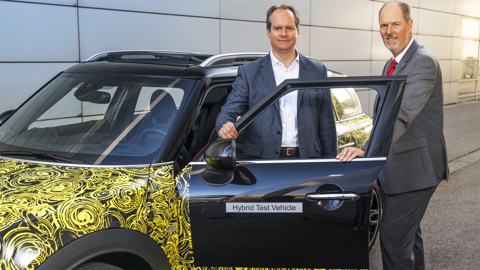 На фото: кроссовер Mini Countryman