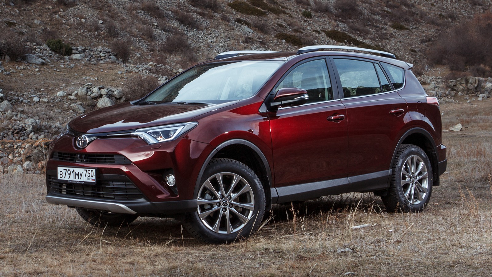 На фото: Toyota RAV4