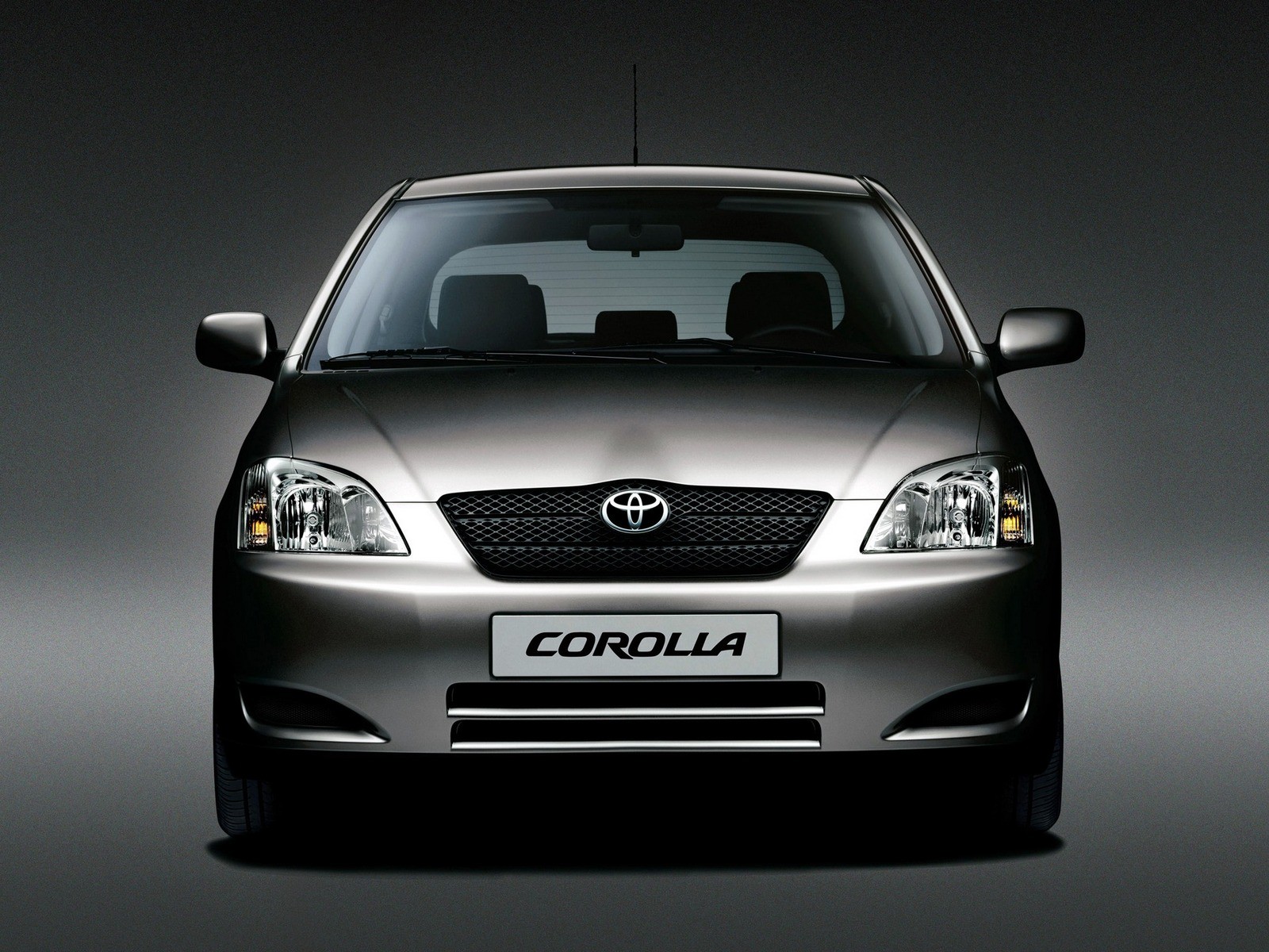 Toyota Corolla 5-door '2001–04 спереди