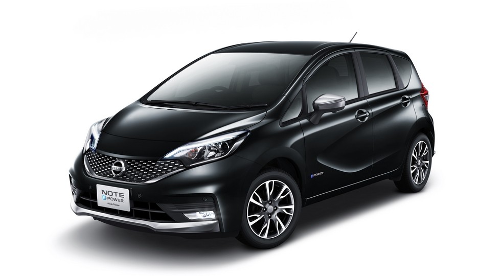 На фото: Nissan Mode Premier