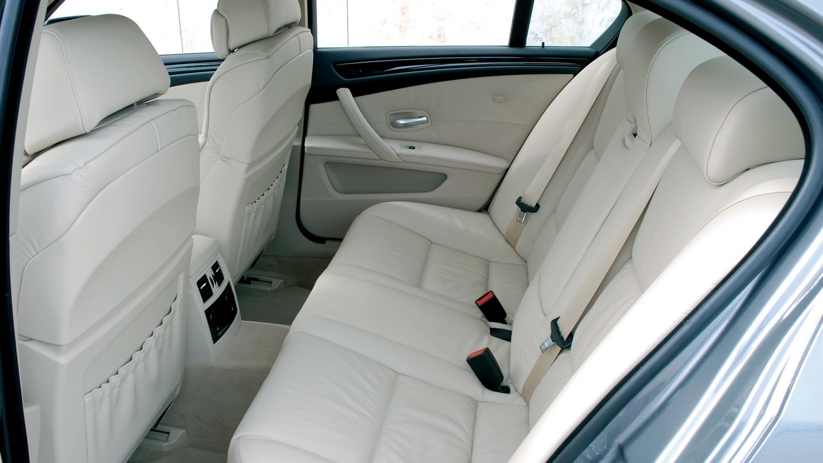 BMW (E60) задние сидения