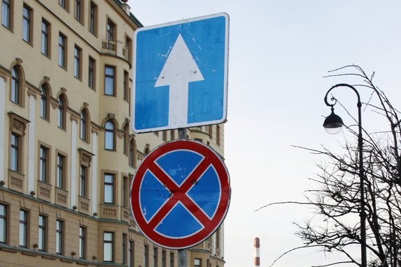 В Москве не изменят стоимость парковки для приезжих