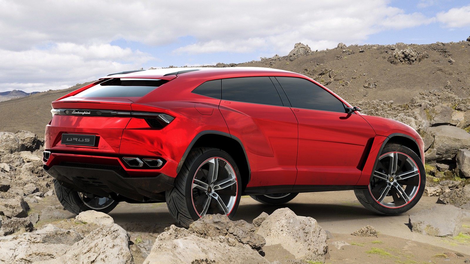 Urus создан на платформе MLB Evo, которая лежит в основе Bentley Bentayga и Audi Q7 — автомобили имеют мощные версии и прекрасно справляются с умеренным бездорожьем