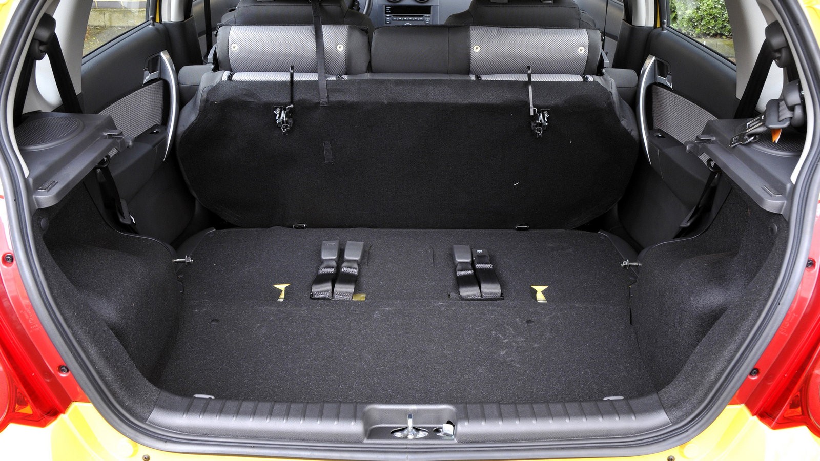 На фото: багажник Chevrolet Aveo 5-door (T250) '2008–11