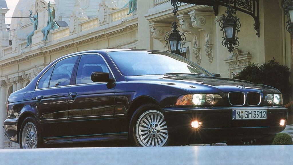 Первый в истории V8, 300 км/ч и африканская сборка: мифы и факты о BMW 5 series E34