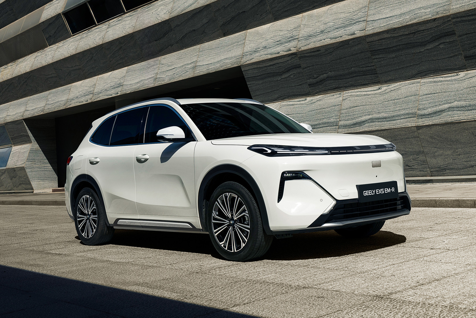 Кроссовер Geely EX5 с новой техникой обзавёлся российским ценником