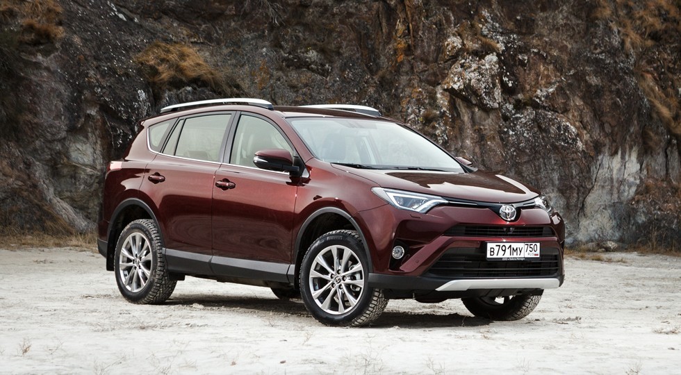 На фото: Toyota RAV4