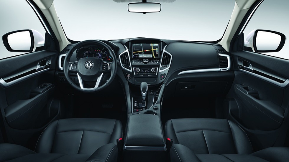 dongfeng-gotovitsya-vyvesti-na-rynok-rf-novyy-sedan-s-klassa-i-krossover-ah7-fotografiya-980x0-c-default