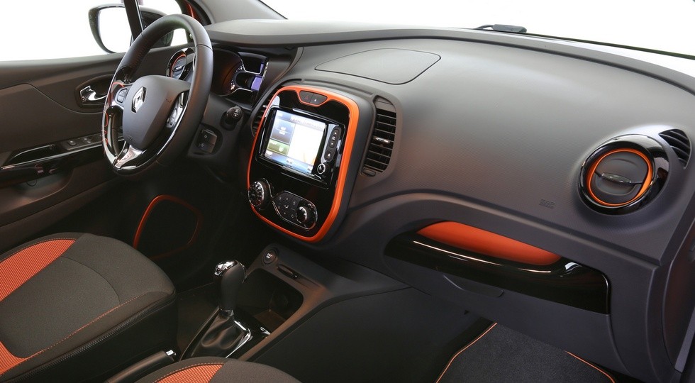 На фото: интерьер Renault Captur
