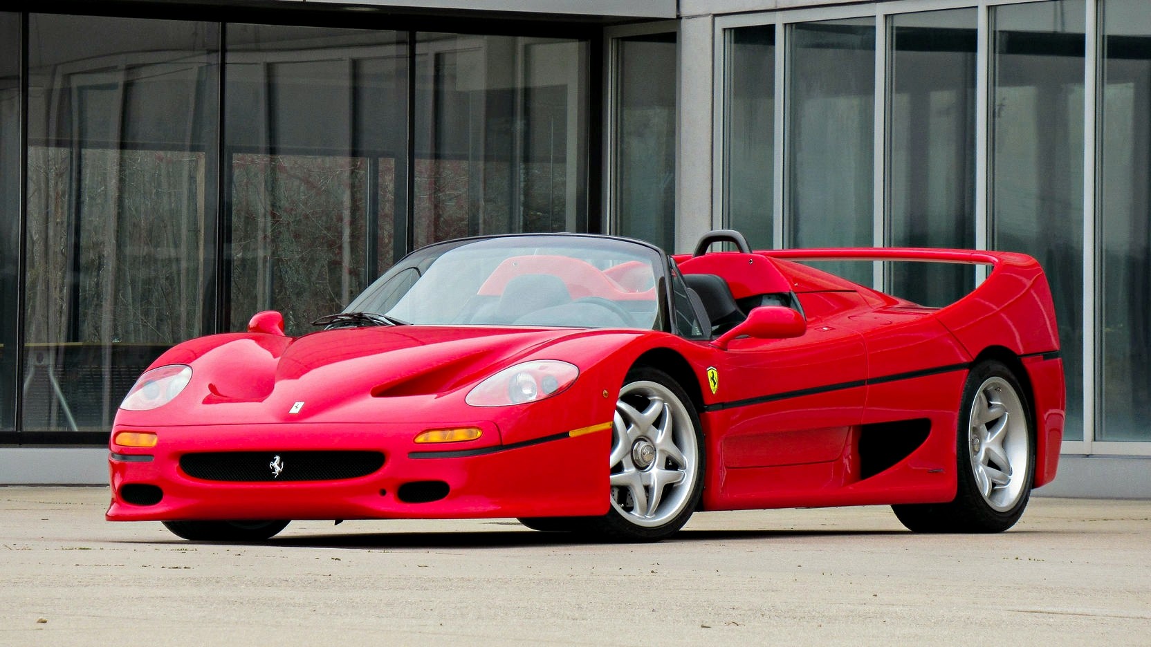 Беспощаден к водителю: Ferrari F50 в идеальном состоянии выставлен на продажу