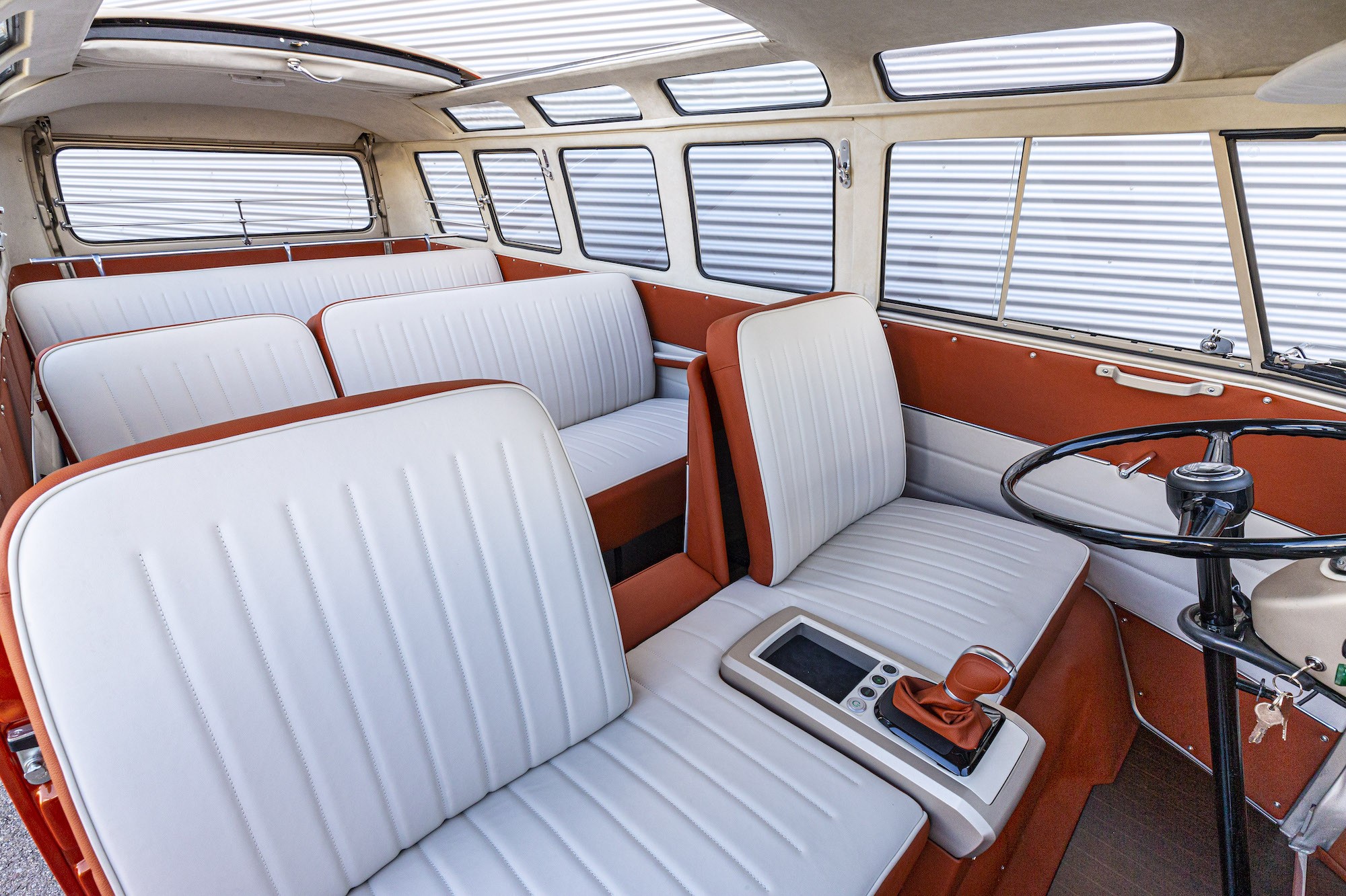 VW возродил выпуск классического микроавтобуса Т1 и назвал его e-Bulli