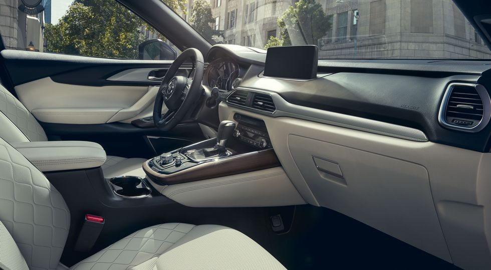 Салон обновленного Mazda CX-9, версия для США