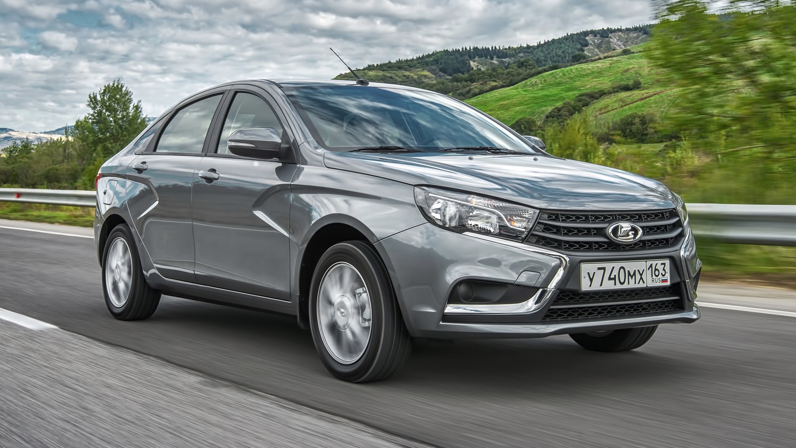 На фото: Lada Vesta