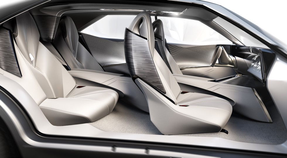 Купеобразный кроссовер DS: 680 л.с., 2,8 секунды до «сотни» и солома в салоне