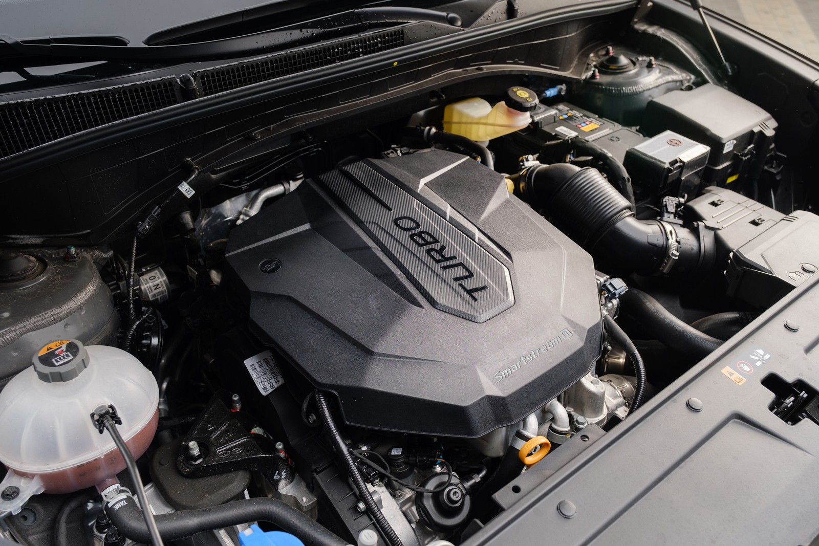 Алюминиевый дизель с роботом и парковка с ключа: тест-драйв нового Hyundai Santa Fe