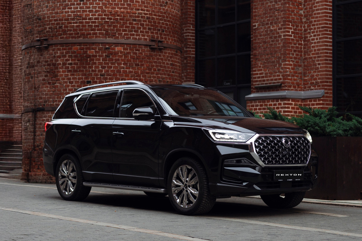 На российский рынок готовится выйти семиместный внедорожник KGM Rexton