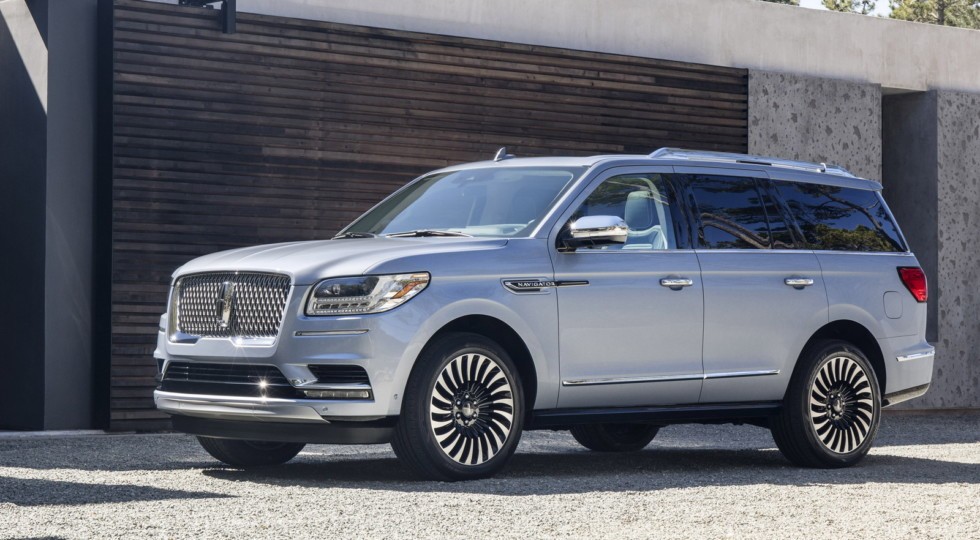 18LincolnNavigator_02_HR_cr-980x540