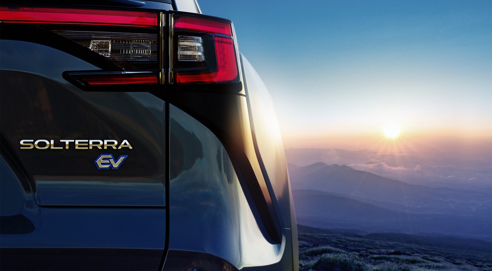 Кроссовер Subaru Solterra показал, каким будет серийный электрокар Toyota