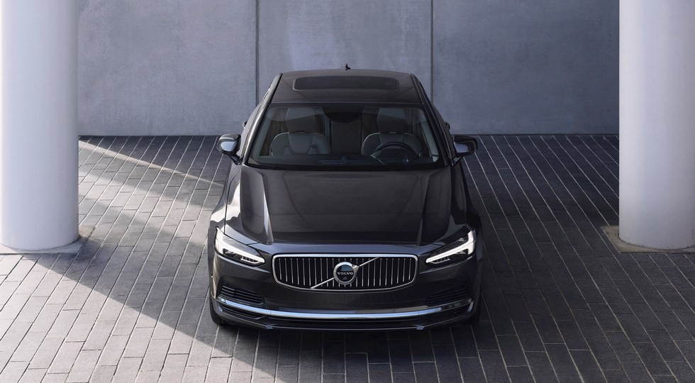 Volvo S90/V90 скромно обновили на фоне спада продаж, но при этом их научили экономить