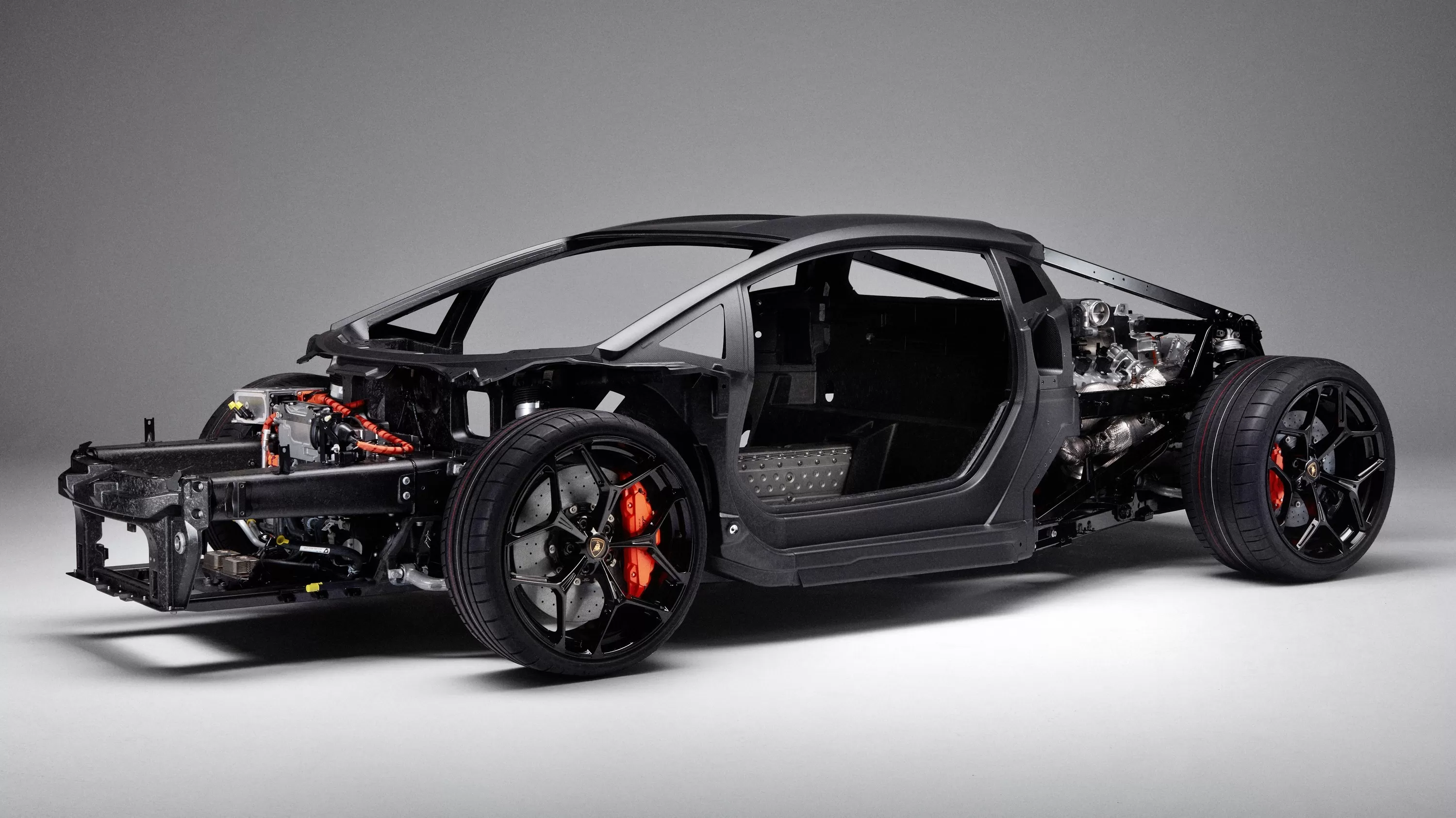 Lamborghini Revuelto: новый 1015-сильный гибридный суперкар показался во всей красе - «Lamborghini»