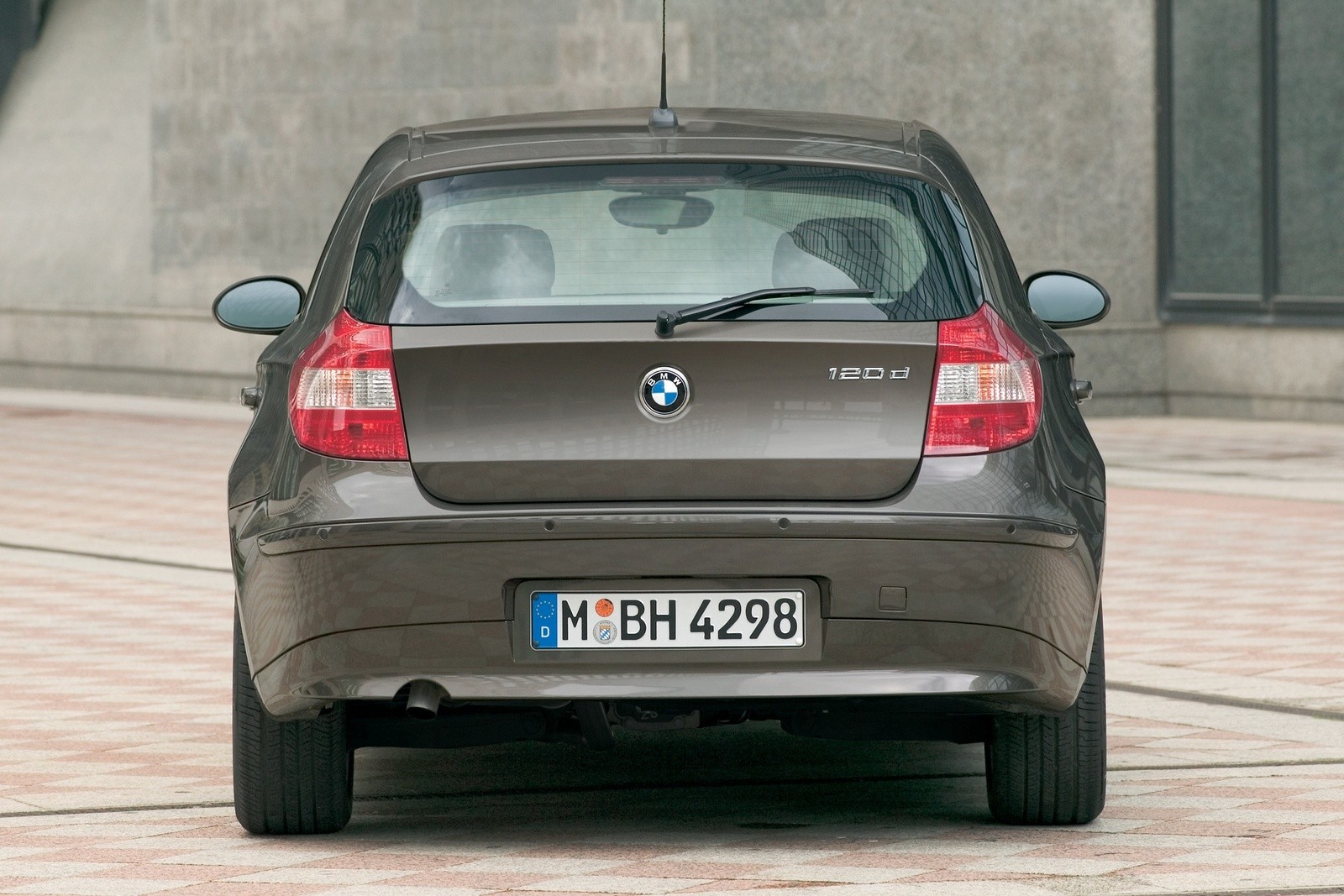BMW (E87) 