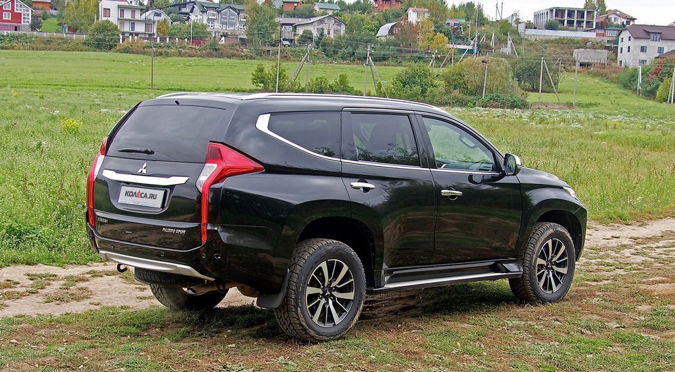 Pajero_Sport_29-1600x0-c-default