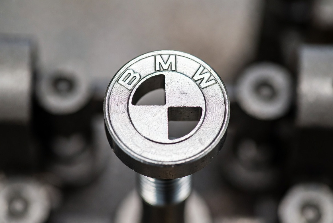 BMW патентует фирменные винты, чтобы усложнить жизнь гаражным механикам
