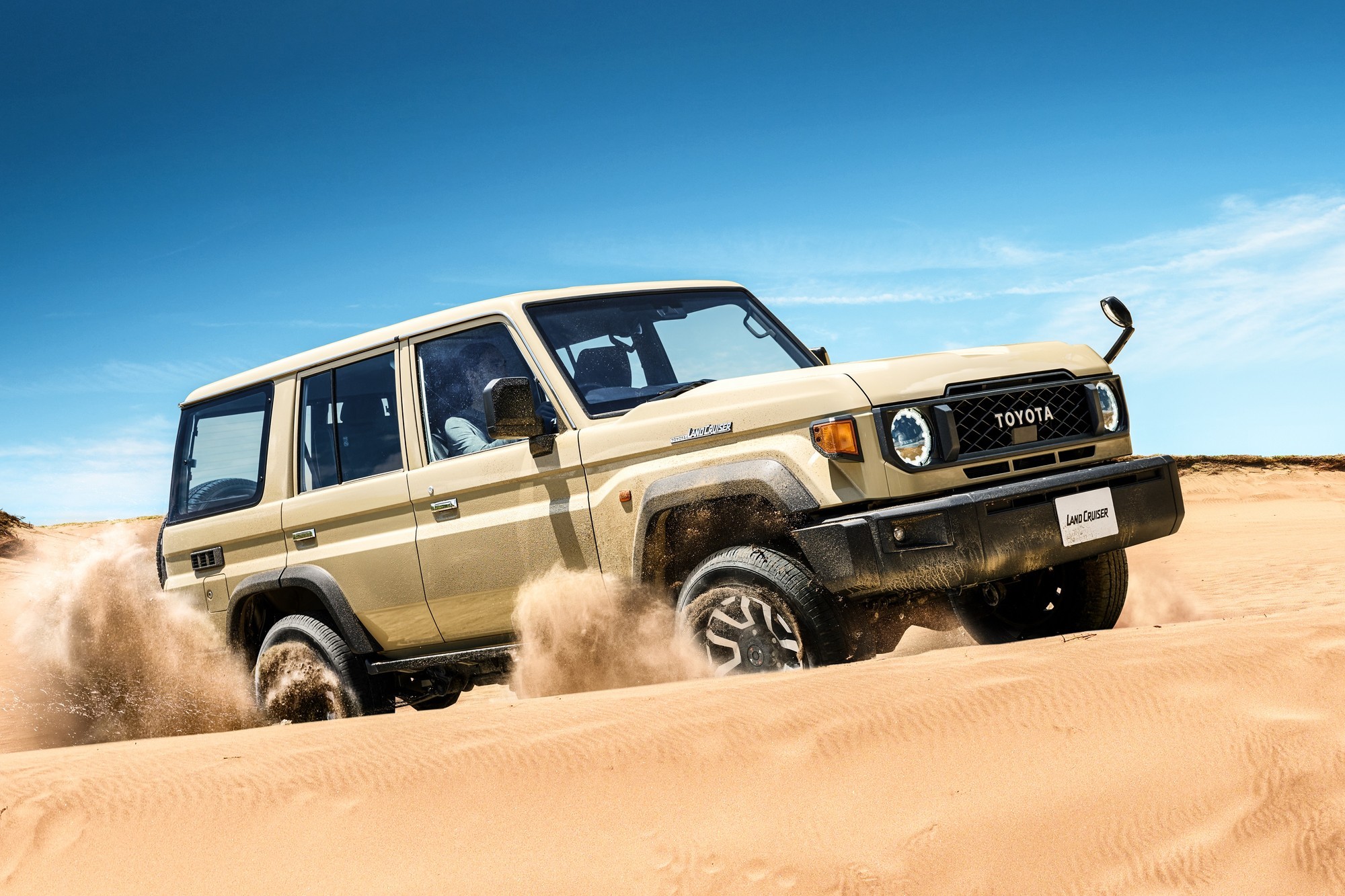 Обновлённый Toyota Land Cruiser 70: новый дизель, АКП и возвращение в  родную Японию - КОЛЕСА.ру – автомобильный журнал