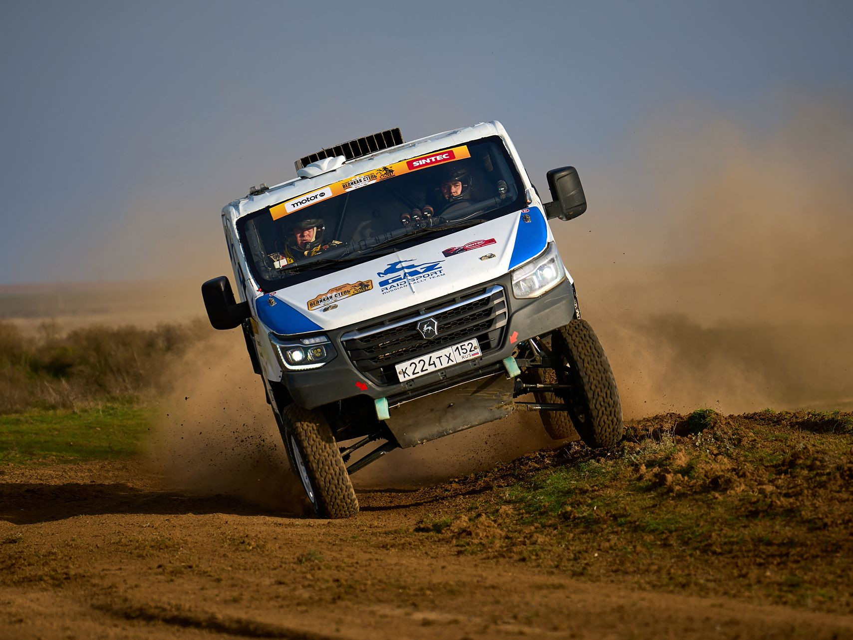 Навигационные ловушки и скоростной пролог: в Калмыкии стартовала баха «Великая степь»