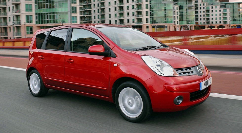 На фото: Nissan Note (E11)'2005–09