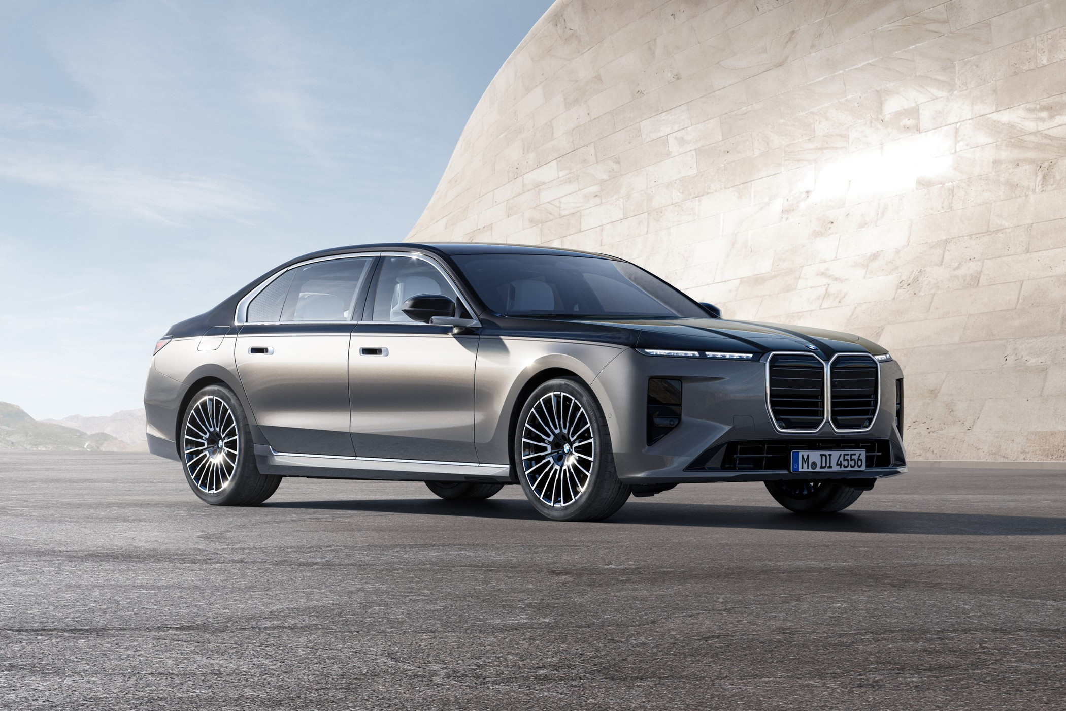 Обновлённый BMW 7 Series: без повышения напряжения, зато с остромодным салоном