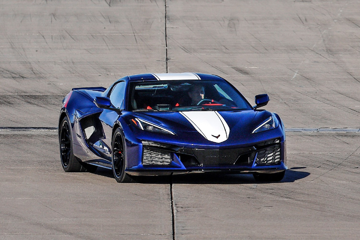 Новый Chevrolet Corvette Grand Sport с новым V8 показался на первых фотографиях