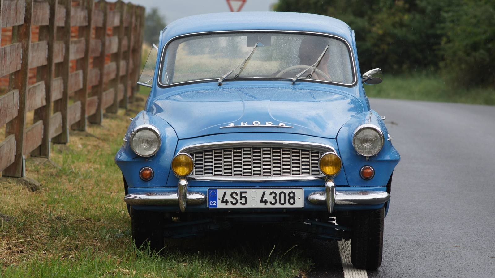 Хруст шестерен и груды кирпичей: тест-драйв Skoda Octavia 1962 года